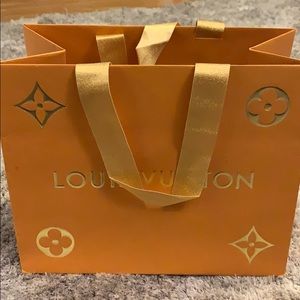 Louis shopping bag.